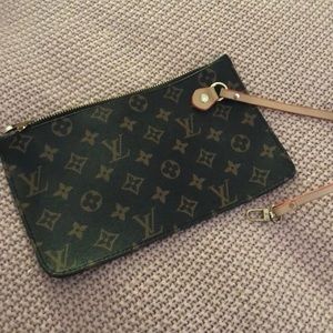 ****DUPE WRISTLET****